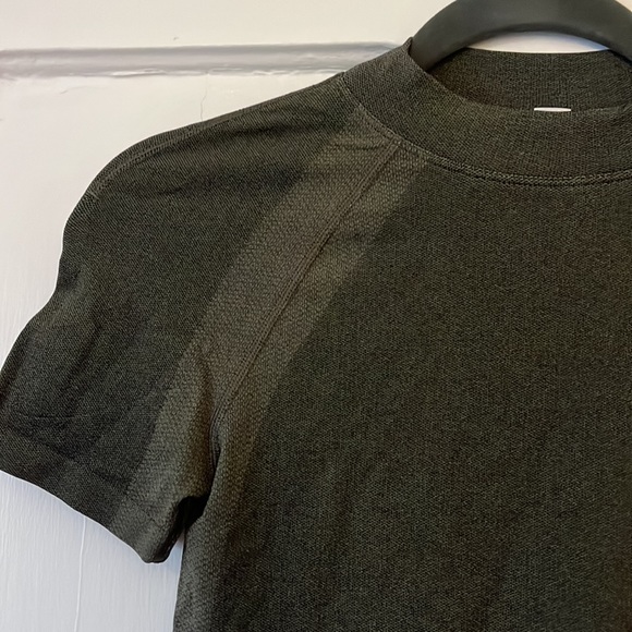 LULULEMON SEAMLESS TOP - Picture 3 of 6